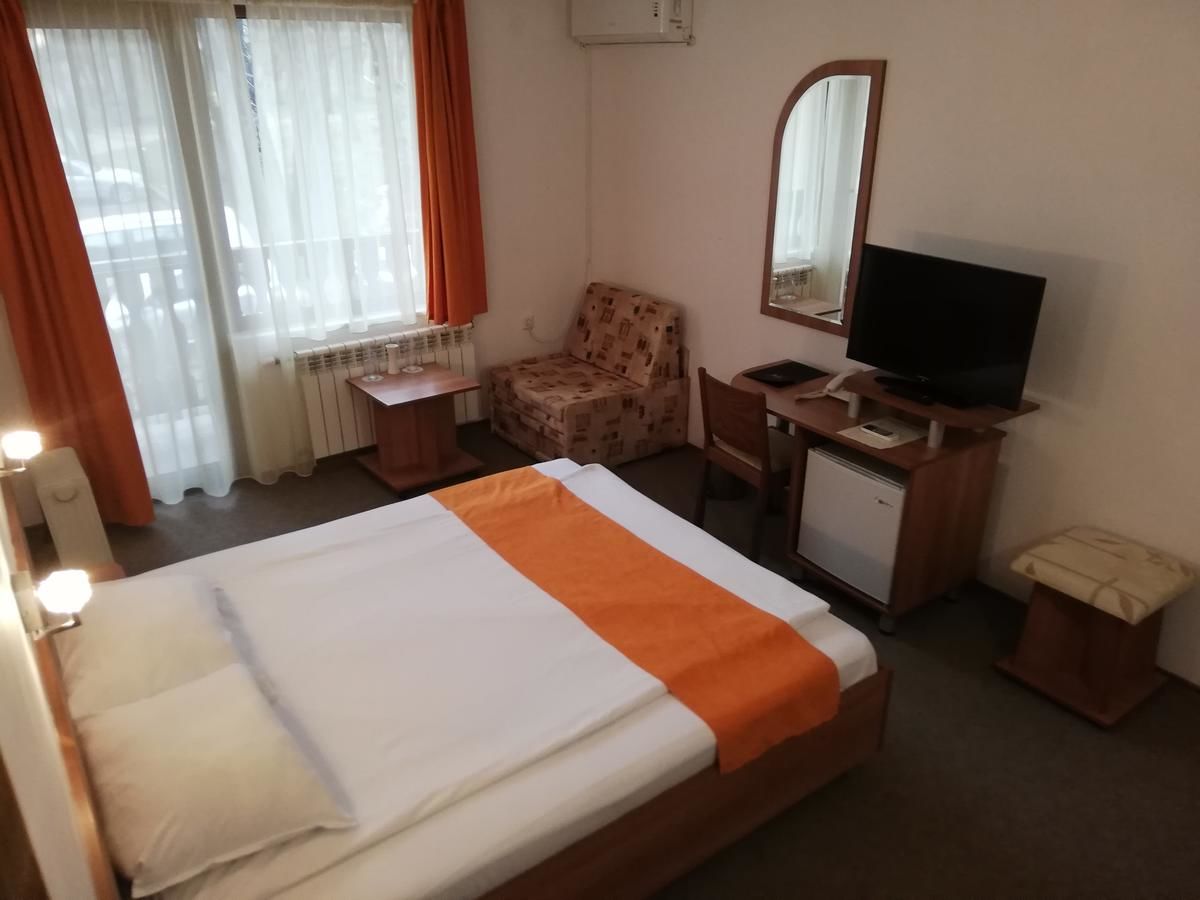 Курортные отели Hotel Les Razgrad