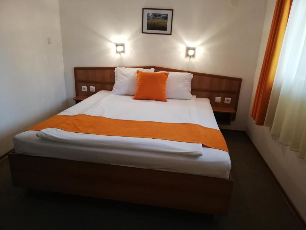 Курортные отели Hotel Les Razgrad