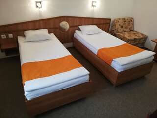 Курортные отели Hotel Les Razgrad Двухместный номер с 1 кроватью или 2 отдельными кроватями-1