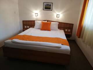 Курортные отели Hotel Les Razgrad Двухместный номер с 1 кроватью или 2 отдельными кроватями-3