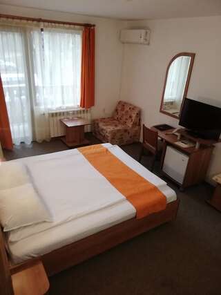Курортные отели Hotel Les Razgrad Двухместный номер с 1 кроватью или 2 отдельными кроватями-7