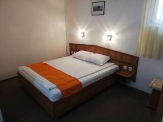 Курортные отели Hotel Les Razgrad Двухместный номер с 1 кроватью или 2 отдельными кроватями-8